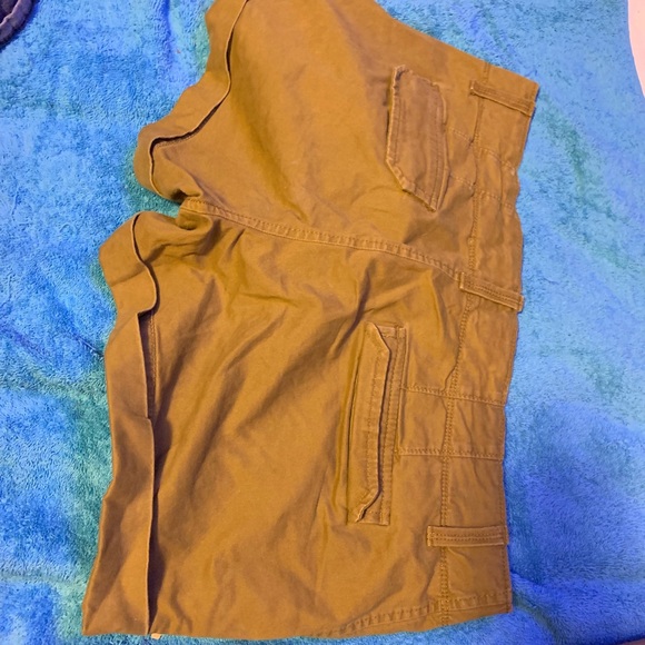 Shorts - Picture 4 of 4